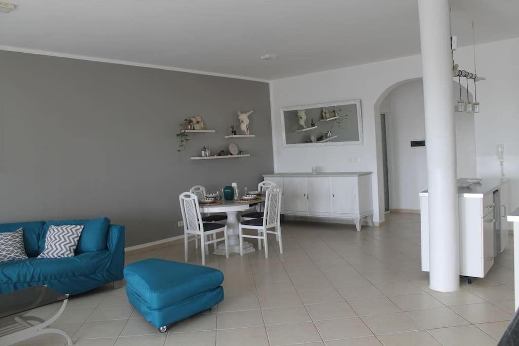 Tropical Leaves Sea View Penthouse Ca Greta 2 Floor Apartment ซาลเรย์ ภายนอก รูปภาพ